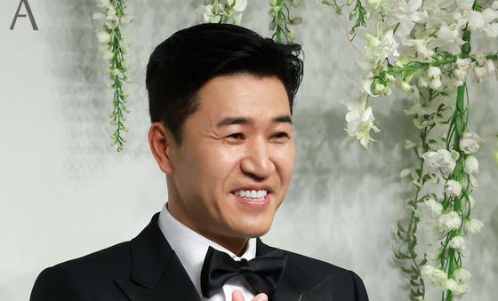 김종민, 신부에게 바치는 하트