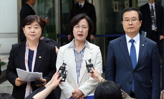 더불어민주당 "尹 전 대통령 재판 불공정"