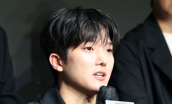 인사말 하는 최민영