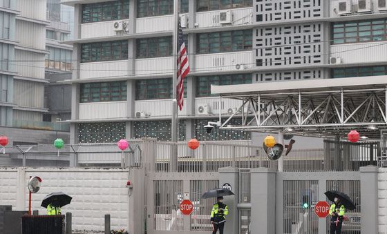 美 대사관, 프란치스코 교황 선종 추모 조기 게양