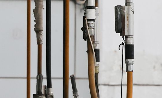 유류세 인하폭 축소…5월부터 휘발유 L당 40원·경유 46원 올라