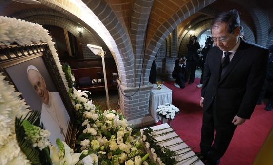 한덕수 권한대행, 프란치스코 교황 분향소 조문