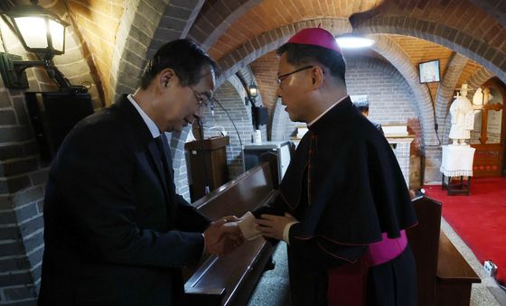 한덕수 권한대행, 명동대성당 프란치스코 교황 분향소 조문