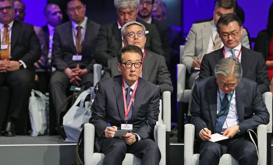 아산 플래넘 참석한 빅터 차