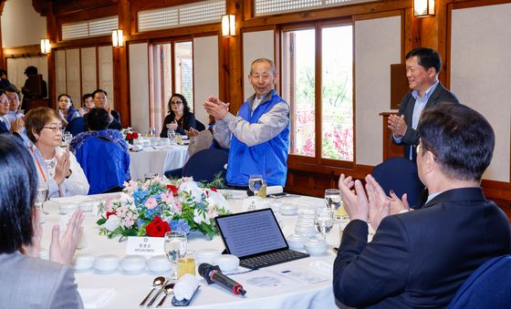 인사하는 '고려인 최고령자' 쏘이 니콜라이