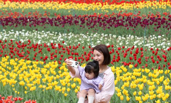 찰칵! 튤립보다 예쁜 우리 아기