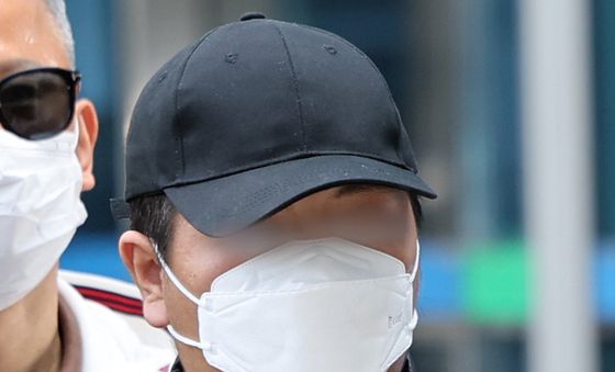 미아동 '마트 흉기 난동' 피의자, 영장실질심사 출석