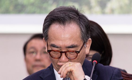 고심하는 조태열 장관