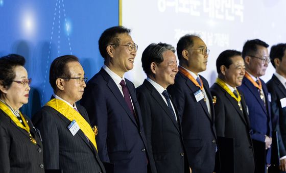 박성재 법무부 장관 '유공자 표창 마치고'