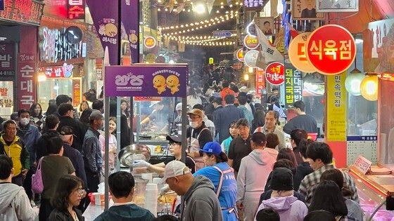 시민들로 붐비는 '달달한 낭만 야시장'