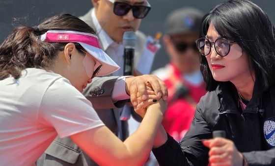 LG여성배구대회 여자 팔씨름 경기