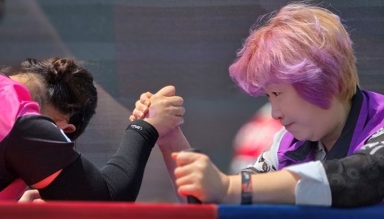 LG여성배구대회 여자 팔씨름 경기