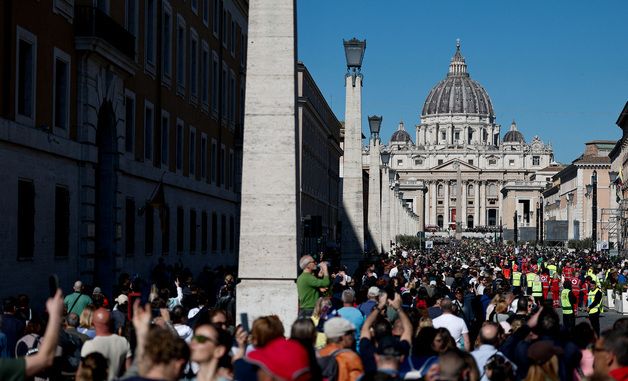 [포토] 성베드로 광장 인근에 가득한 추모객들