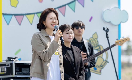 인사말 하는 최윤정 파라다이스복지재단 이사장