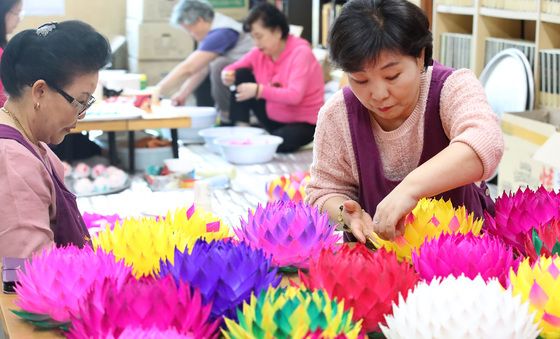 '부처님 자비가 온누리에…'