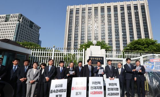 韓대행 출마용 관세협상 규탄하는 민주당 초선 의원들