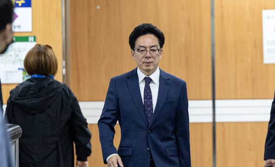 법정 향하는 윤승영 전 국수본 수사기획조정관