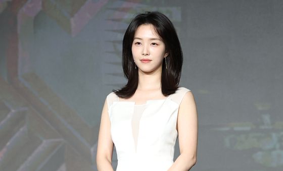 강지영, 지성 미인