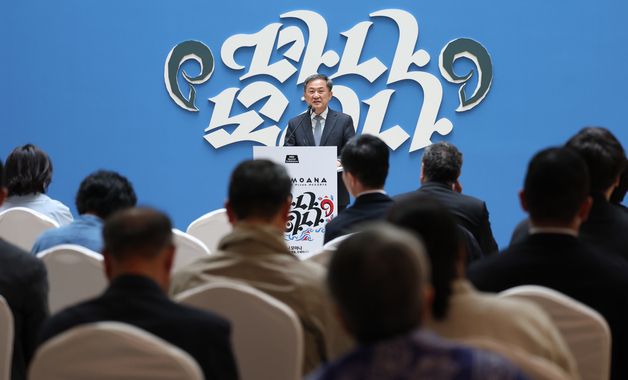 인사말 하는 김재홍 국립중앙박물관장