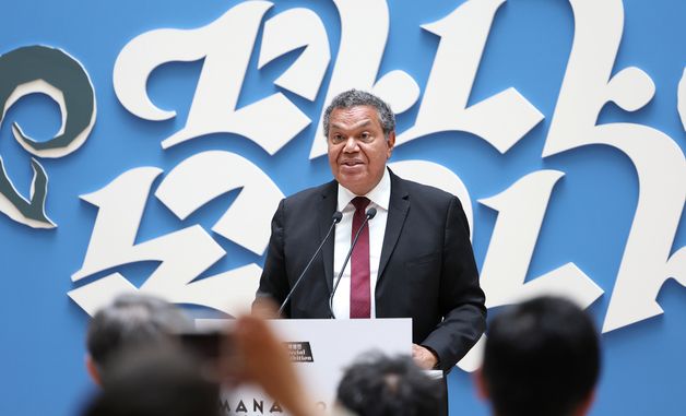 인사말 하는 엠마뉘엘 카사에루 프랑스 케브랑리박물관장