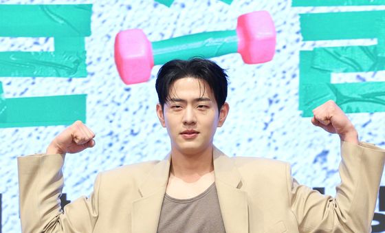 이승우, 베이비 페이스에 근육질 몸매