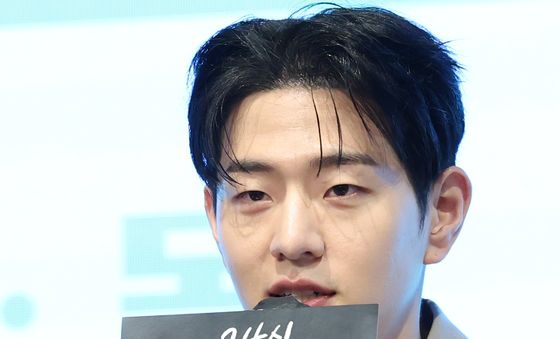 인사말 하는 이승우