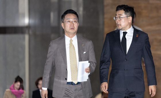 박찬대 원내대표, 비공개 의원총회 참석