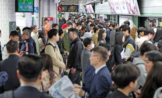 서울 버스노조 준법투쟁, 출근길 지하철역 인파