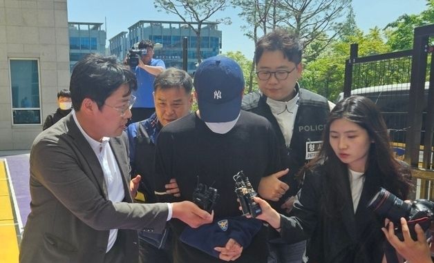 '청주 흉기 난동' 고교생 영장 실질 심사 출석