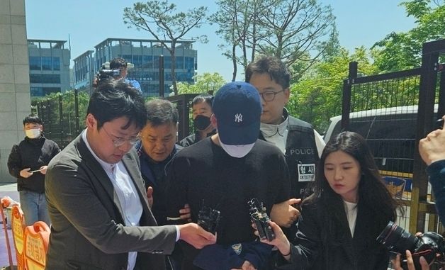 '청주 흉기 난동' 고교생 영장 실질 심사 출석