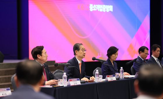 중소기업 규제혁신 간담회 참석한 한덕수 권한대행