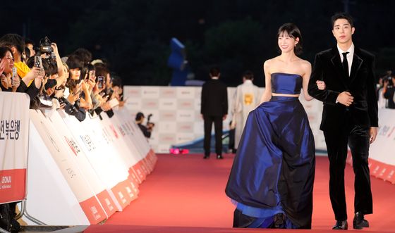 레드카펫 걷는 서지혜·이찬형