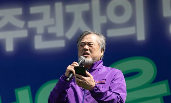 [탄핵인용] 입장 밝히는 이정민 이태원 참사 유가족협의회장