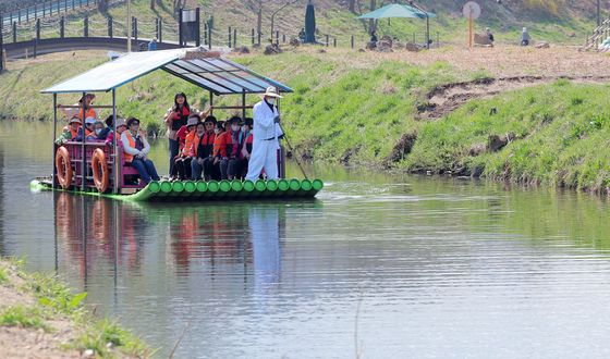 뗏목 타고 양재천 유유자적