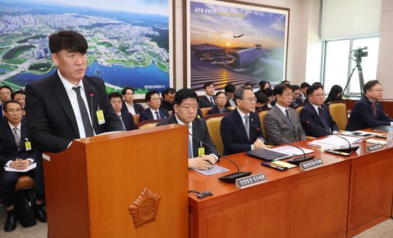 여객기 참사 특별법 국회특위 통과, 인사말하는 박한신 유가족 대표