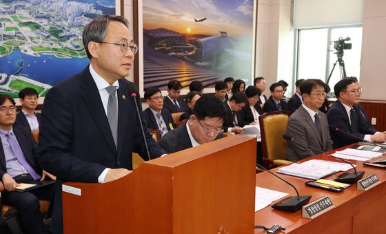 여객기 참사 특위, 인사말하는 고기동 차관