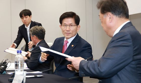 김문수 장관, 전기차  정비인력 양성을 위한 업무협약식 참석