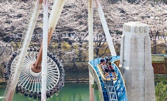 '기다렸던 봄' 롯데월드 어드벤처와 즐기는 벚꽃놀이