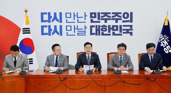 한덕수 향해 공정한 대선 관리 촉구하는 박찬대