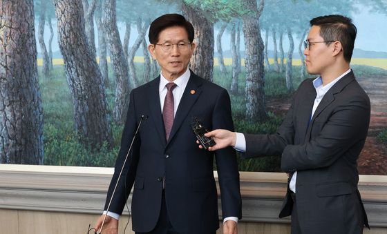 김문수 장관, 대선 출마 선언 관련 입장 발표