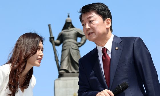 대화하는 안철수 의원