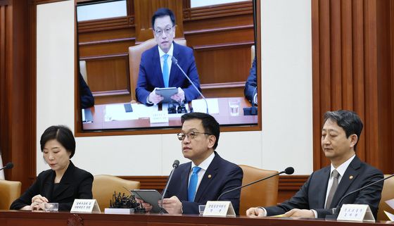 자동차 긴급 지원 대책 관련 논의 나선 최상목 부총리