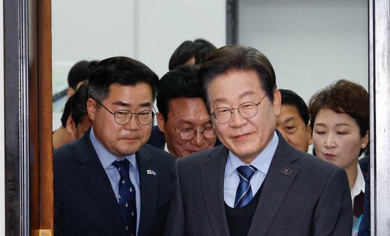 마지막 최고위 입장하는 이재명 대표