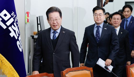 100차 최고위 입장하는 이재명