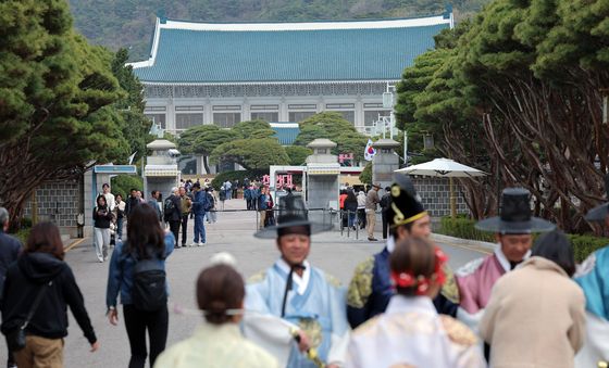 관람객으로 붐비는 청와대