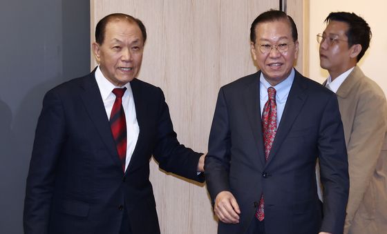 상임고문단 회의 참석하는 권영세·황우여