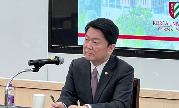 간담회하는 안철수