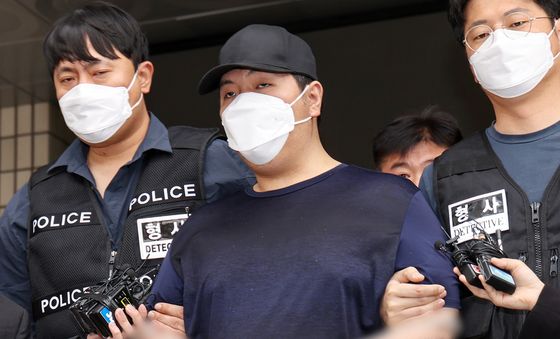 檢 송치되는 '미아동 흉기난동' 피의자