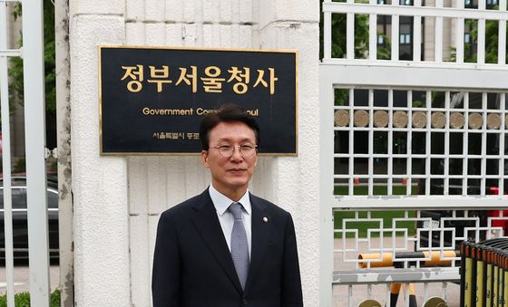 한덕수 권한대행 규탄 기자회견 나선 김민석 민주당 공동선대위원장