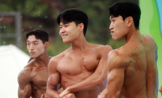 감탄을 부르는 근육